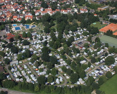 Luftbild Camping Kirchzarten mit Schwimmbad (Copyright: Camping Kirchzarten)